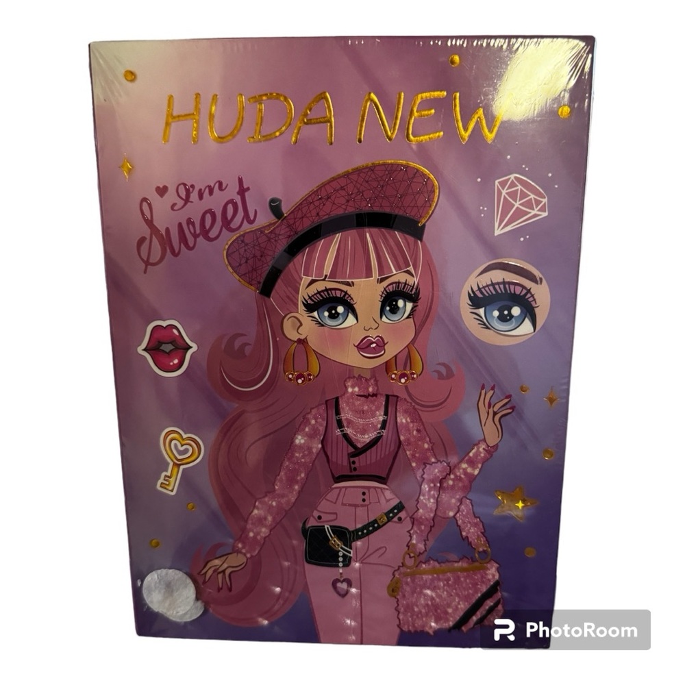 NWT HUDA BEAUTY PALETTE